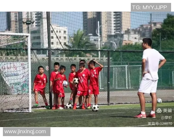 晓晓足球星成长之路揭秘从绿茵少年到闪耀球场传奇